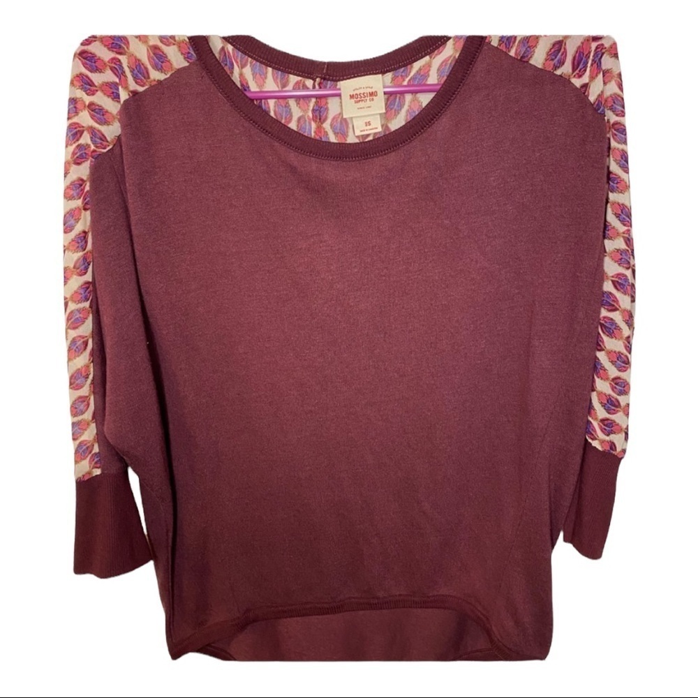 Mossimo Feather Patterned 3/4 Sleeve Shirt